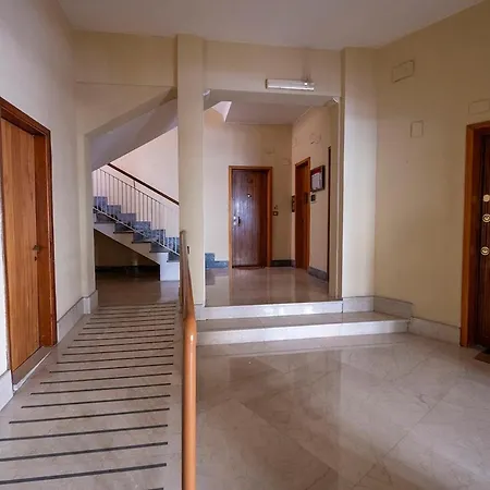 Internal 5 * Roma